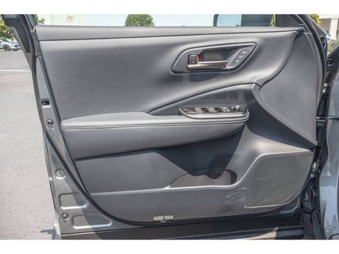 Used 2025 Toyota Crown Platinum AWD/4WD image 17