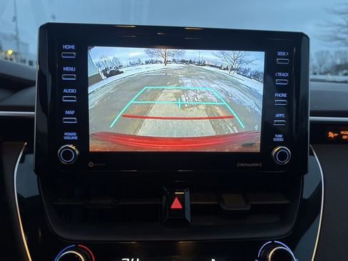 Used 2021 Toyota Corolla LE image 18