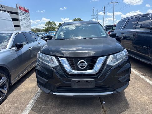 Used 2017 Nissan Rogue S AWD/4WD image 2