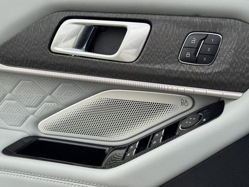 Used 2025 Ford Explorer Platinum w/ Ultimate Package image 25