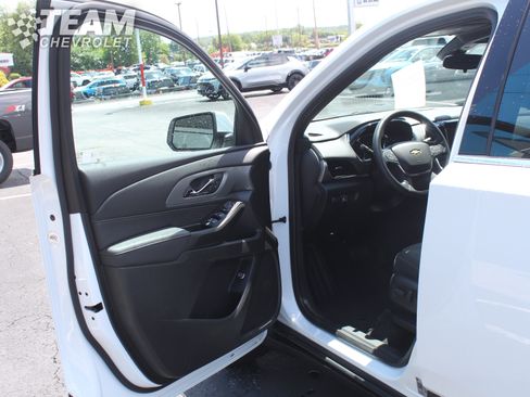 Used 2023 Chevrolet Traverse LT FWD image 10