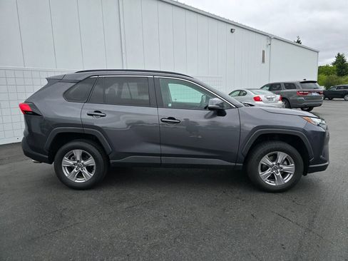 Used 2022 Toyota RAV4 XLE image 2