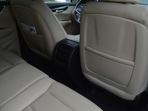 Used 2018 Cadillac XT5 FWD image 32