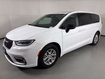 Used 2024 Chrysler Pacifica Touring-L