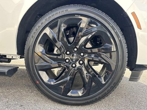 New 2026 Lincoln Navigator L Black Label AWD/4WD image 8