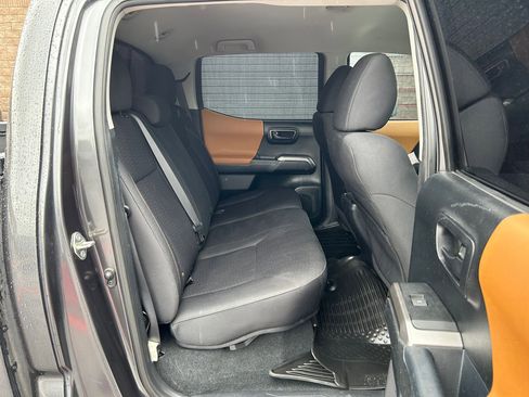 Used 2017 Toyota Tacoma SR5 w/ Tow Package AWD/4WD image 26