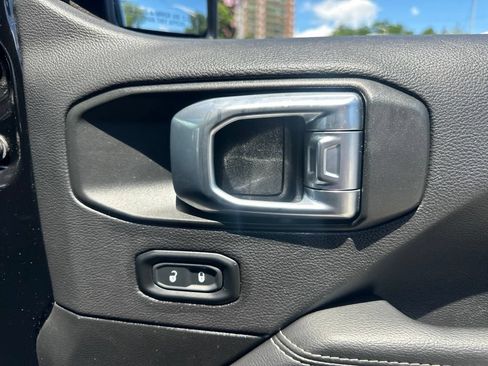 Certified 2022 Jeep Wrangler Unlimited Sahara w/ Cold Weather Group AWD/4WD image 18