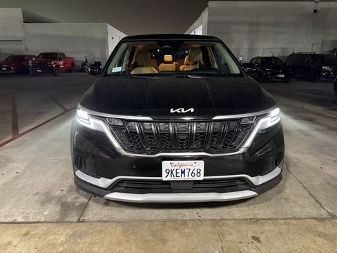 Used 2024 Kia Carnival EX image 2