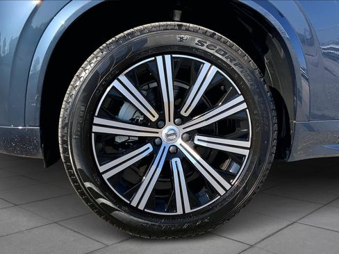 Used 2024 Volvo XC90 B5 Core image 11