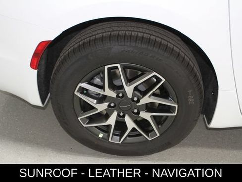 New 2027 Chrysler Pacifica Limited AWD/4WD image 5