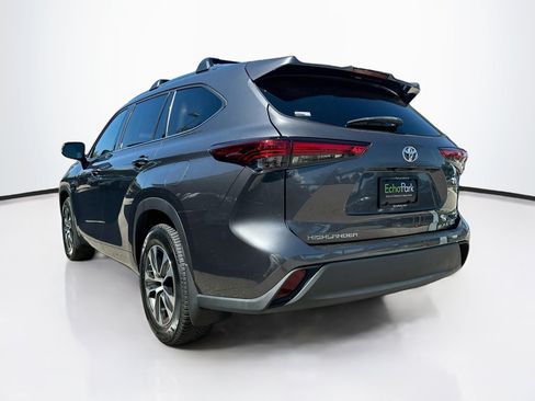 Used 2020 Toyota Highlander XLE AWD/4WD image 5