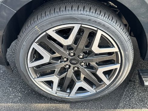 New 2026 Ford Expedition Max Platinum image 12