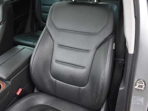 Used 2012 Volkswagen Touareg Sport image 20