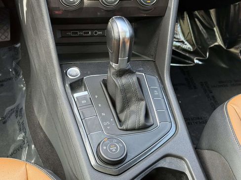 Used 2019 Volkswagen Tiguan SE AWD/4WD image 17