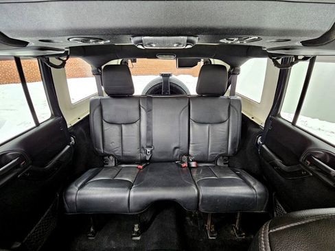 Used 2017 Jeep Wrangler Unlimited Sahara image 8