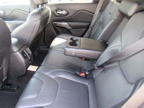Used 2019 Jeep Cherokee Limited AWD/4WD image 18