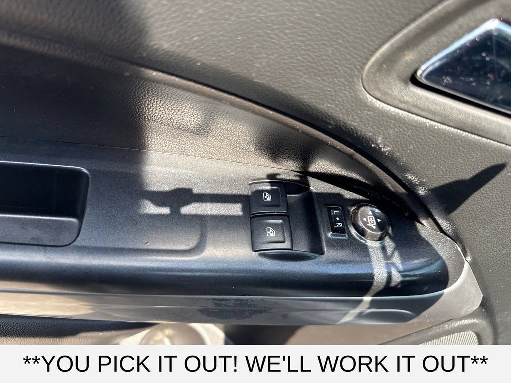 Used 2022 Chevrolet Colorado LT w/ Fleet Safety Package RWD image 11