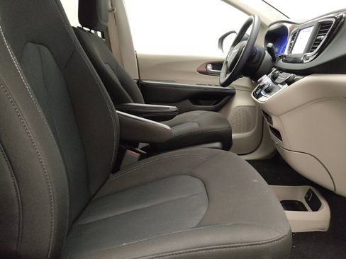 Used 2024 Chrysler Voyager LX FWD image 21