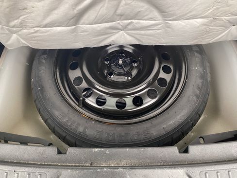 Used 2022 Ford Explorer XLT w/ Equipment Group 202A image 34