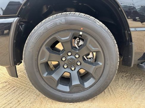 New 2026 RAM 1500 Express AWD/4WD image 9