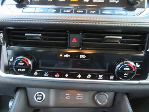 Used 2021 Nissan Rogue SL w/ Premium Package image 26