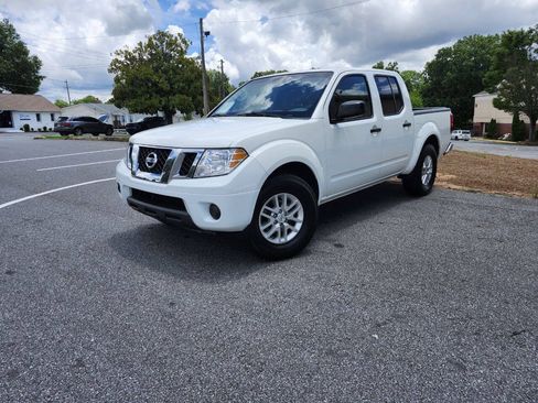 Used 2019 Nissan Frontier SV RWD image 3