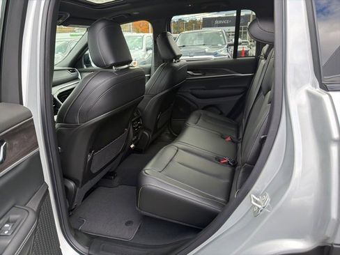 New 2025 Jeep Grand Cherokee Limited w/ Black Appearance Package image 7