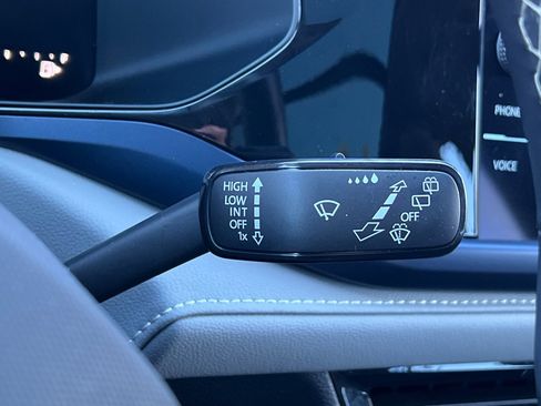 Used 2024 Volkswagen Taos SE image 34