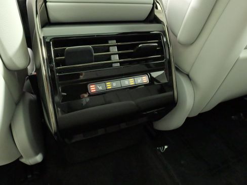 Used 2025 Land Rover Range Rover Sport AWD/4WD image 36