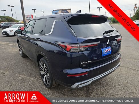 New 2025 Mitsubishi Outlander SE image 10