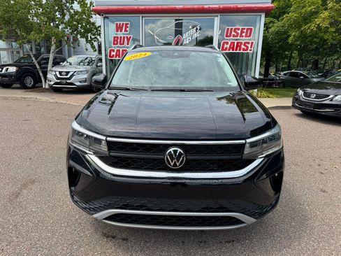 Used 2024 Volkswagen Taos SE FWD image 3