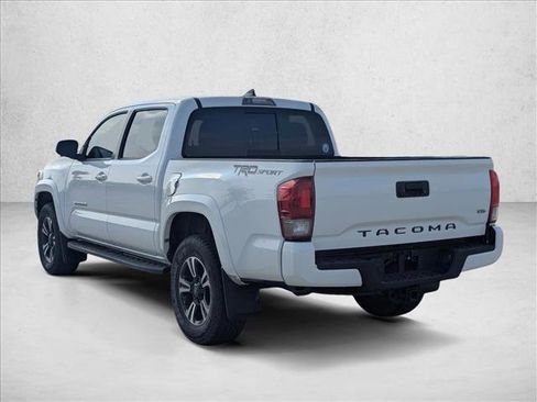Used 2017 Toyota Tacoma TRD Sport image 7