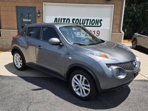Used 2013 Nissan Juke SV image 1