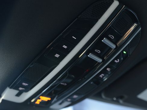 Certified 2023 Porsche Panamera image 25