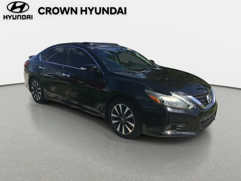 Used 2017 Nissan Altima 2.5 SL w/ 2.5 Technology Package FWD image 4