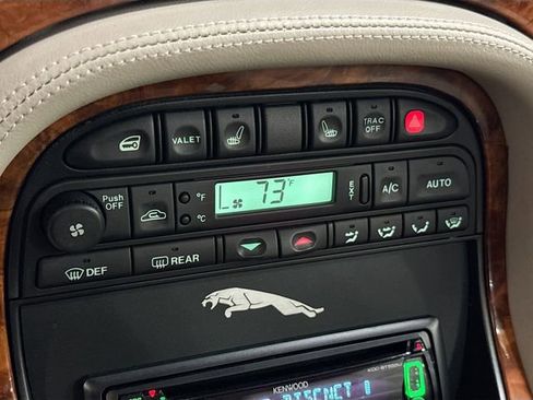 Used 1999 Jaguar XJ8 image 15