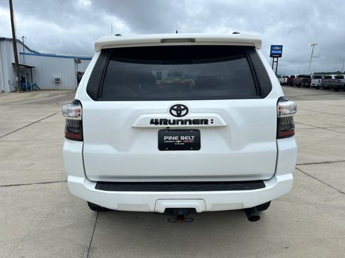 Used 2021 Toyota 4Runner SR5 Premium w/ Moonroof Package AWD/4WD image 6