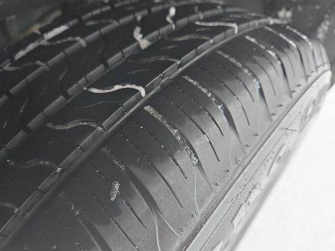 Used 2022 Subaru Outback Premium image 9