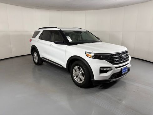 Used 2023 Ford Explorer XLT w/ Equipment Group 202A image 2