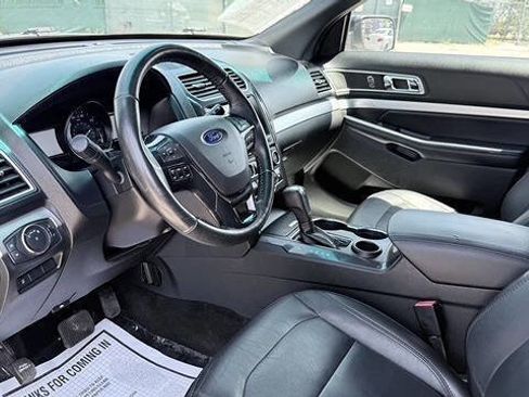 Used 2017 Ford Explorer XLT w/ Equipment Group 202A FWD image 17