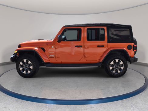 Used 2018 Jeep Wrangler Unlimited Sahara AWD/4WD image 9