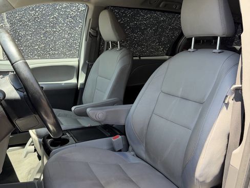 Used 2019 Toyota Sienna XLE FWD image 12
