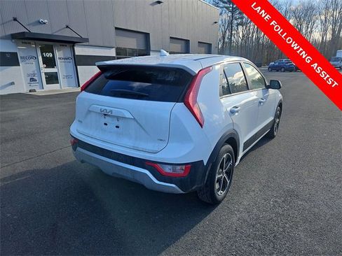 Used 2024 Kia Niro LX image 4