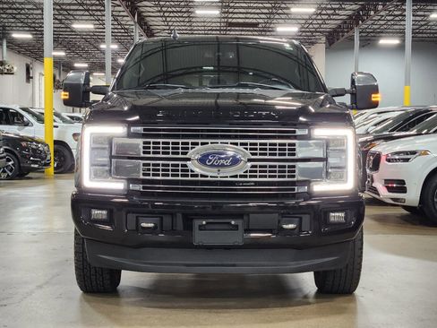 Used 2019 Ford F250 Platinum w/ Platinum Ultimate Package image 3