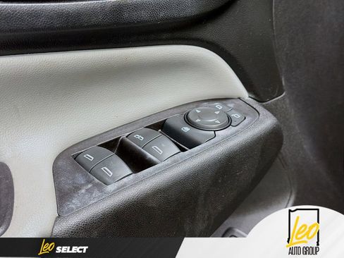 Used 2019 Chevrolet Equinox Premier FWD image 17