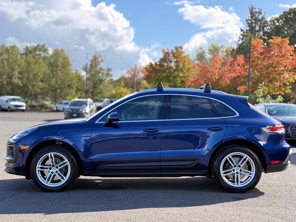Used 2022 Porsche Macan AWD/4WD image 2