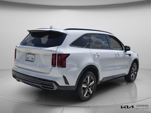 Certified 2023 Kia Sorento S w/ Panoramic Sunroof Package FWD image 7