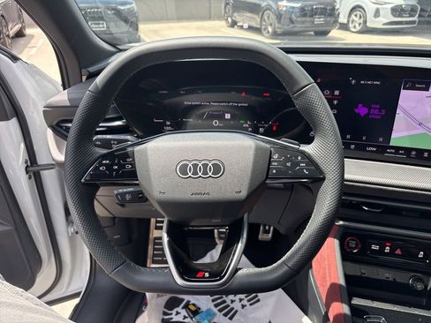 Used 2025 Audi SQ5 Premium Plus w/ Premium Plus Package AWD/4WD image 21