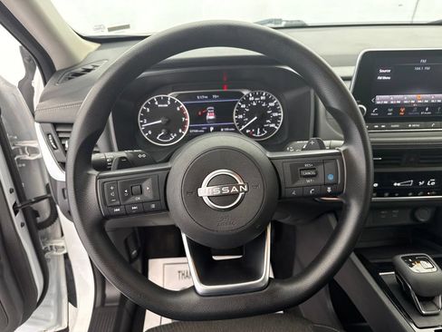 Used 2024 Nissan Rogue SV AWD/4WD image 25
