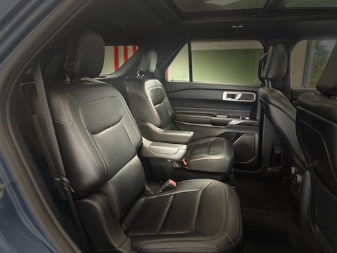 Used 2020 Ford Explorer XLT w/ Equipment Group 202A AWD/4WD image 25